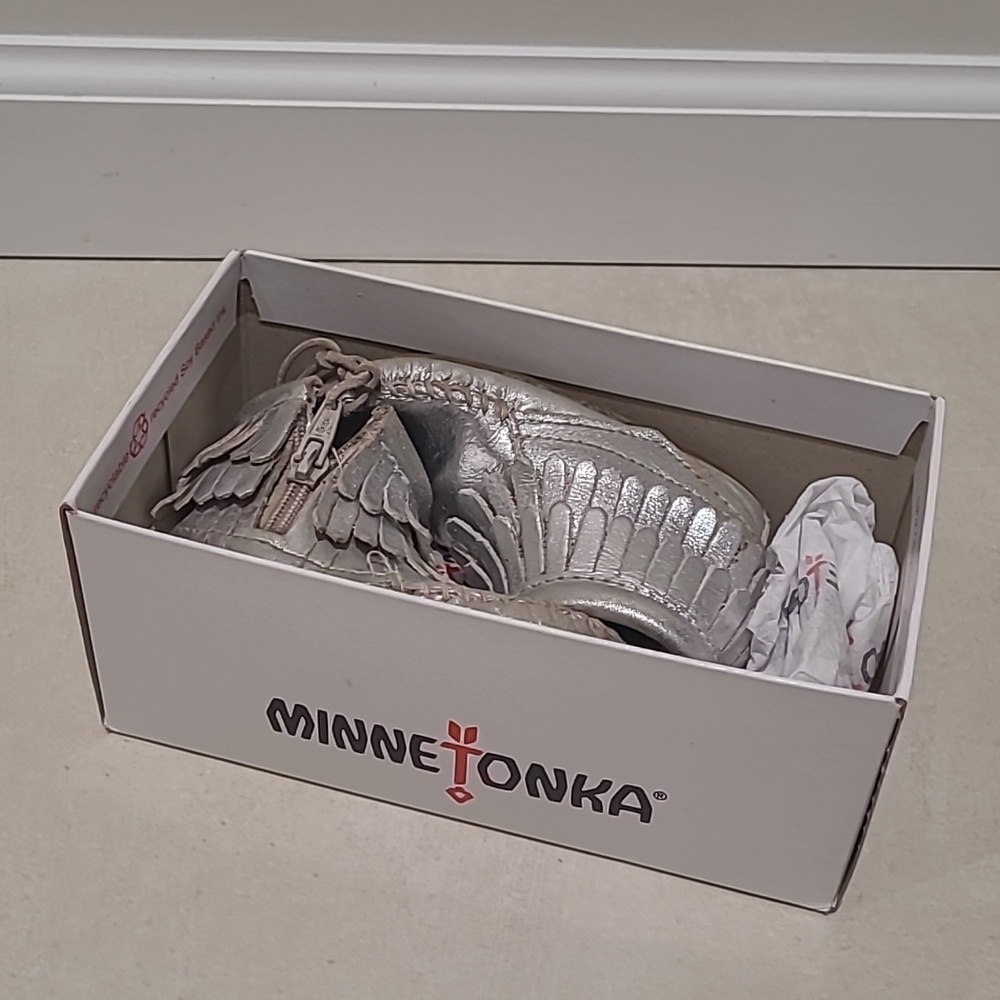 Minnetonka Boots Silver Girl 5